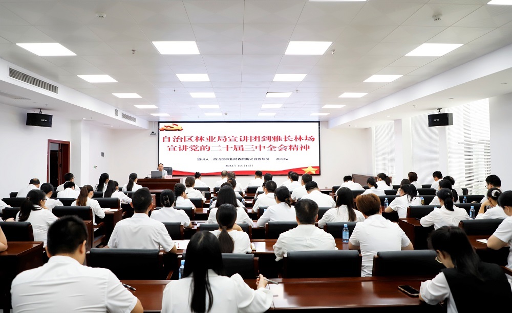 宣讲会现场 - 副本 吴秋颖.jpg